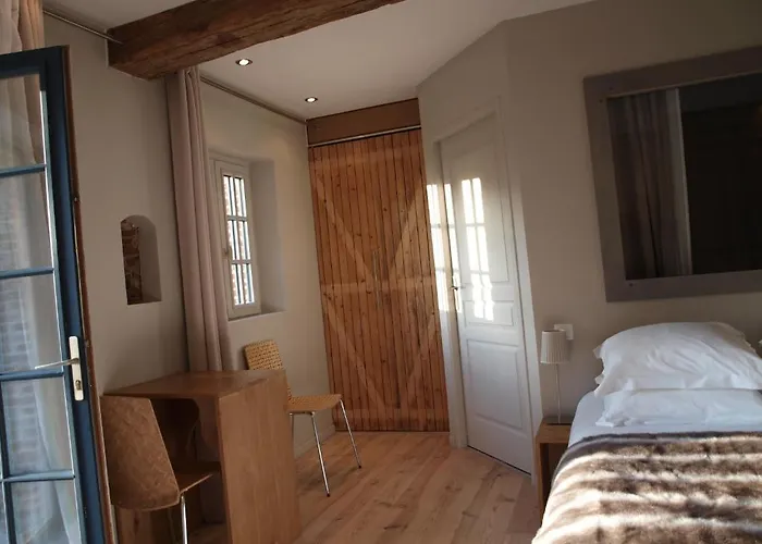 Clos Masure De Campagne Hotel 3*