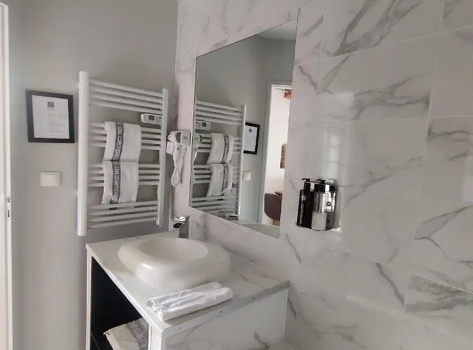 Clos Masure De Campagne Hotel 3*